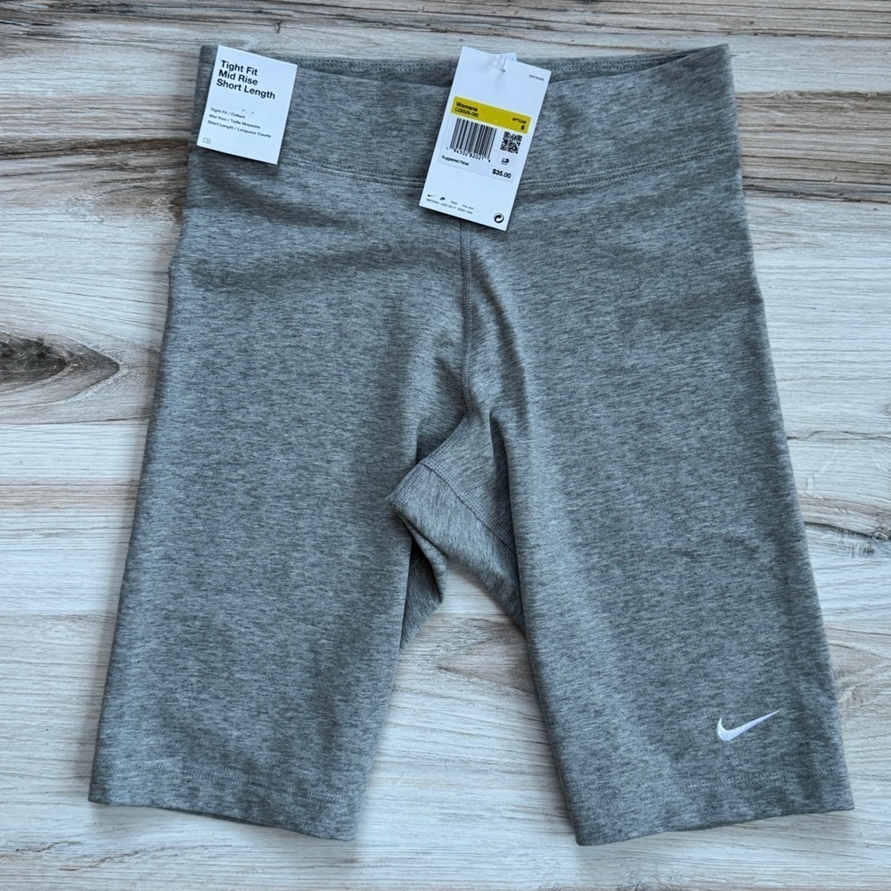 NWT Nike Sportswear Classic High-Waisted Biker Shorts Women's Size Small